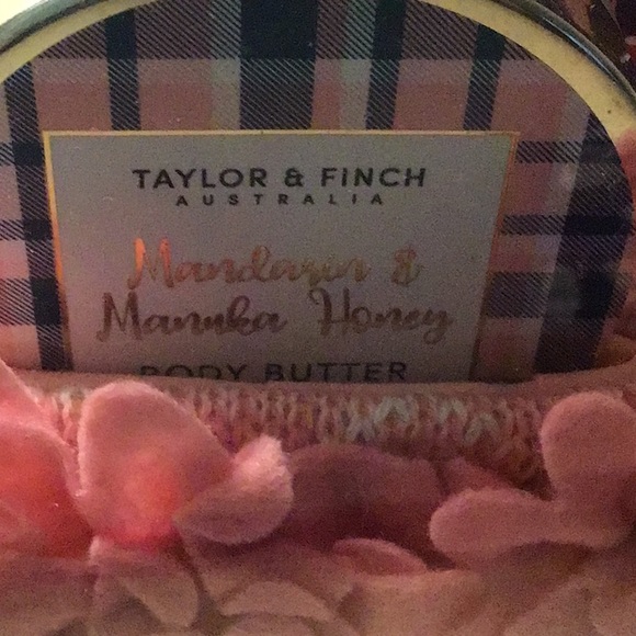 Taylor & Finch Flamingo Gift Set - Picture 4 of 5